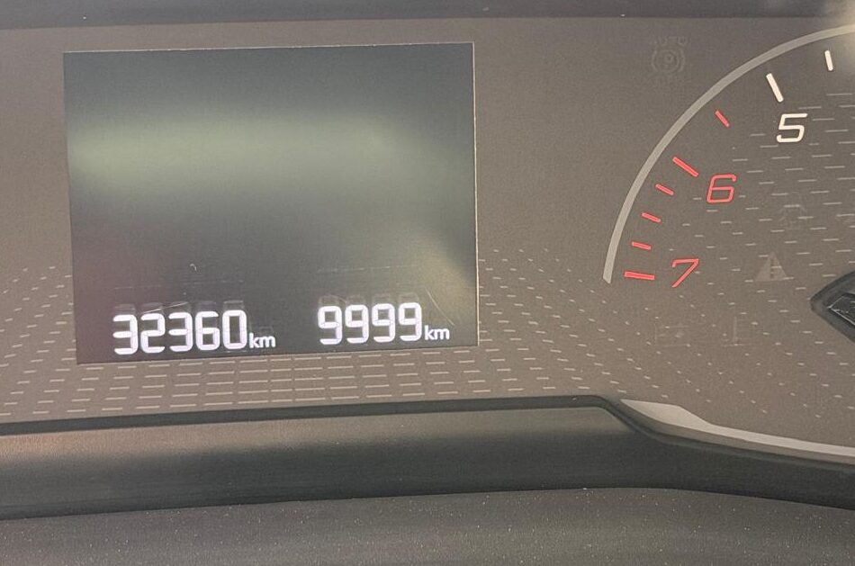 1451993614-Peugeot 208 completo