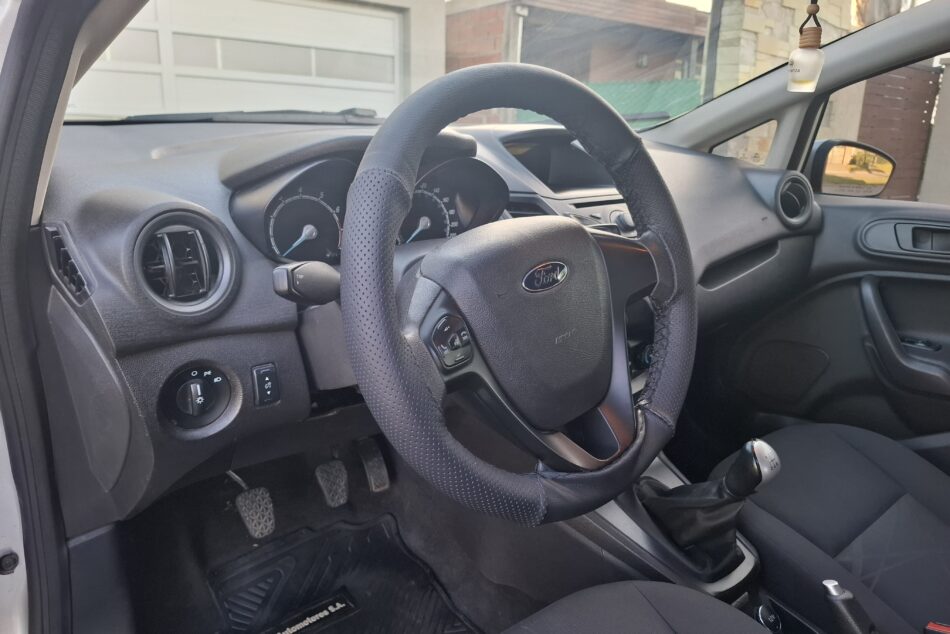 1896002884-Ford Fiesta Kinetic Design completo