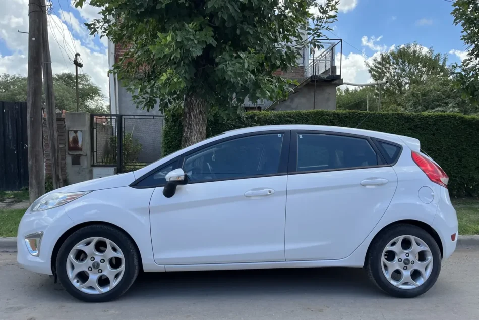 125592319-Ford Fiesta Kinetic Design completo