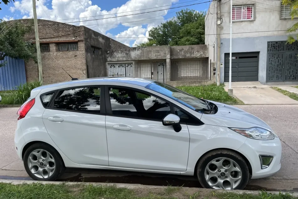 125592319-Ford Fiesta Kinetic Design completo