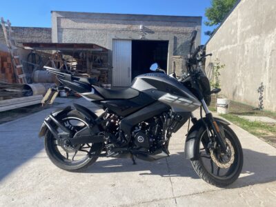 14654400- Bajaj Rouser NS 200 completo