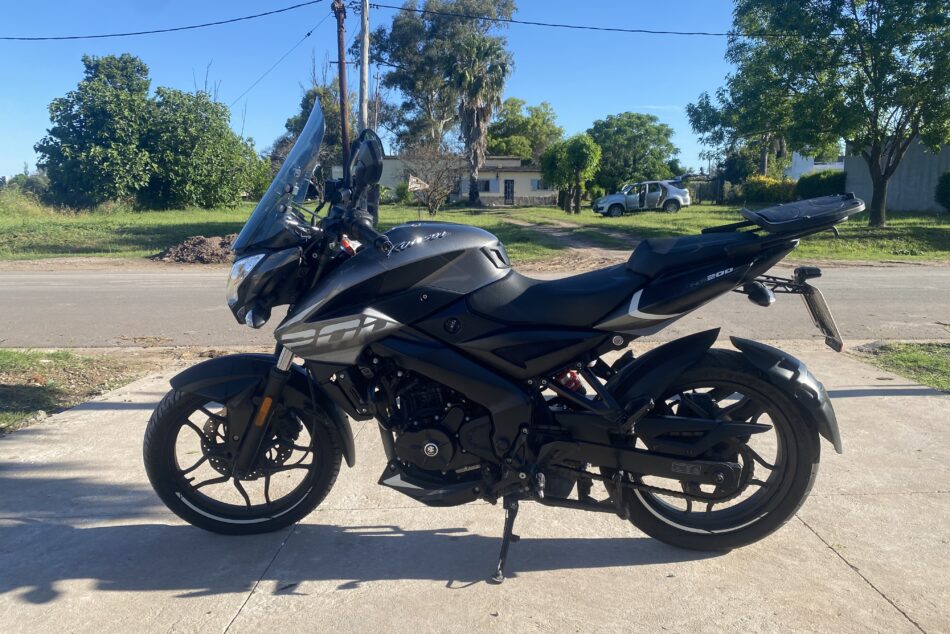 14654400-    Bajaj Rouser NS 200 completo