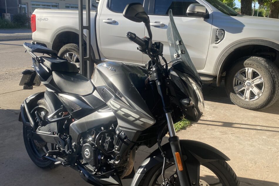 14654400-    Bajaj Rouser NS 200 completo