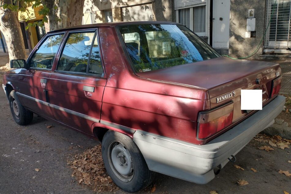 1387432649-Renault 9 completo