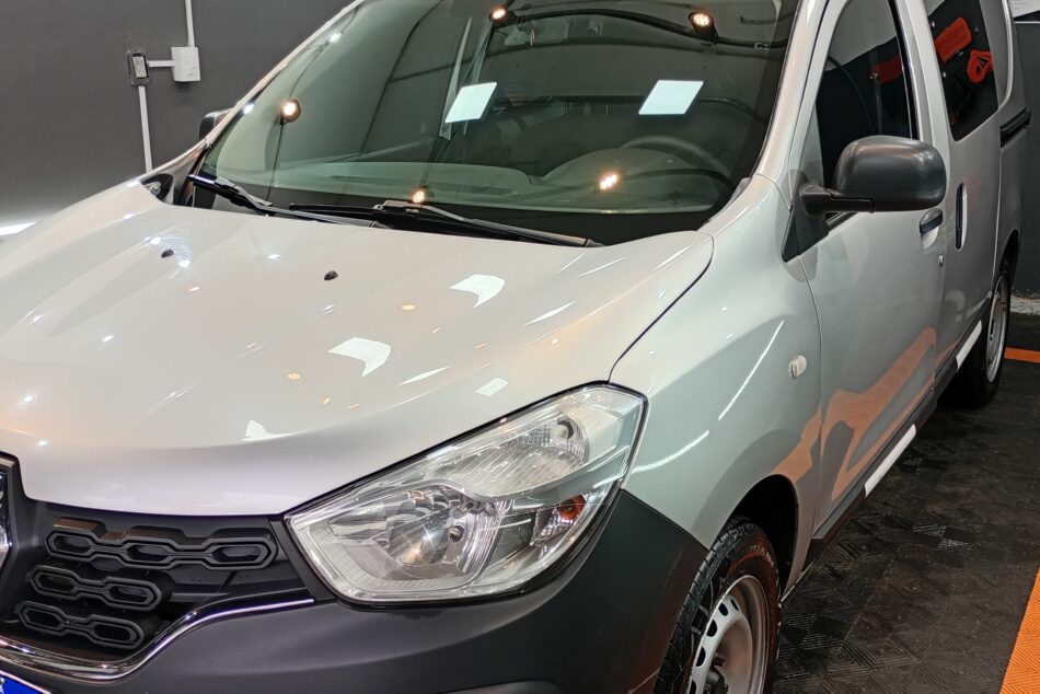 734208444-  Renault Kangoo Express completo