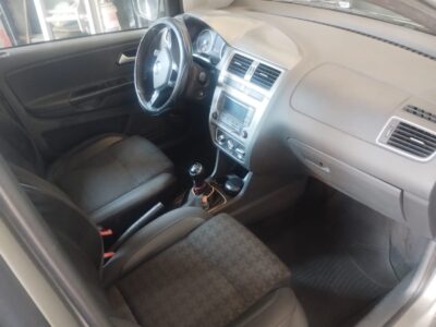 2000705006-Volkswagen Suran completo
