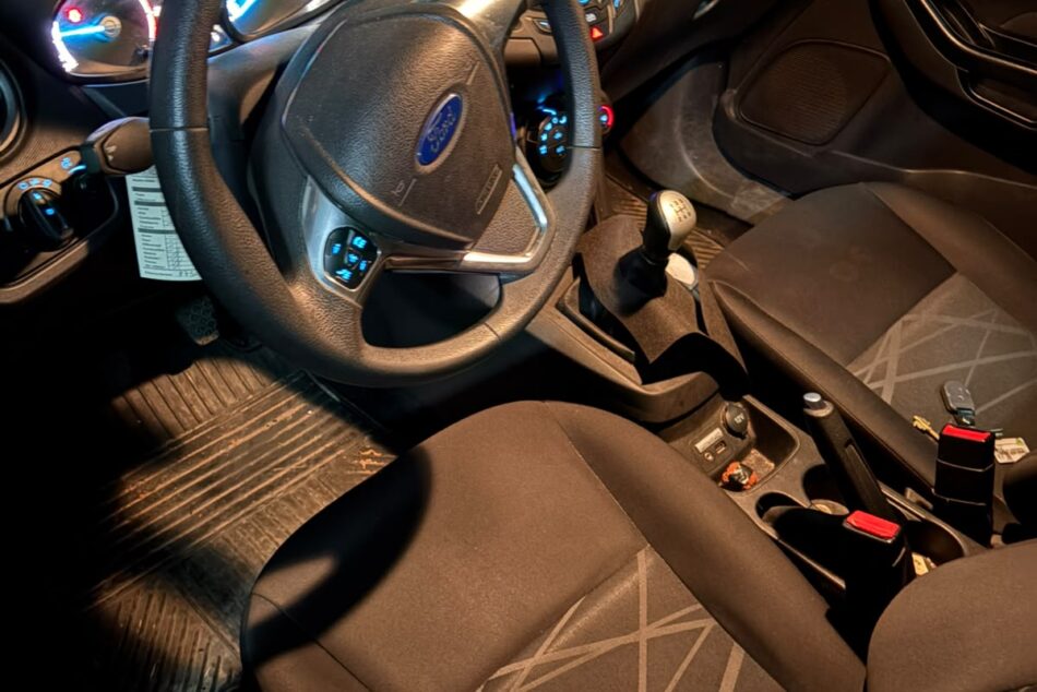 557723226-Ford Fiesta Kinetic Design completo