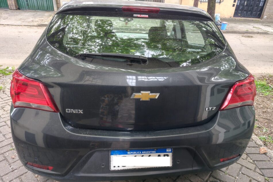 645804052-Chevrolet Onix completo