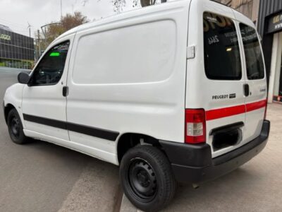 1381466353-  Peugeot Partner Urbana completo