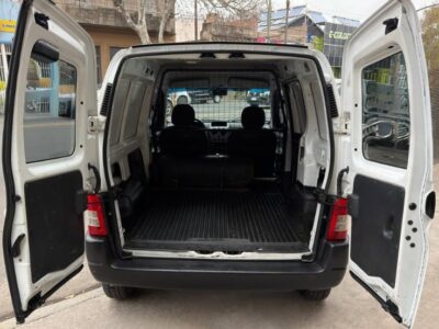 1381466353-  Peugeot Partner Urbana completo