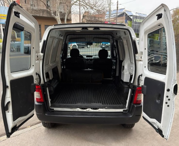 1381466353-  Peugeot Partner Urbana completo